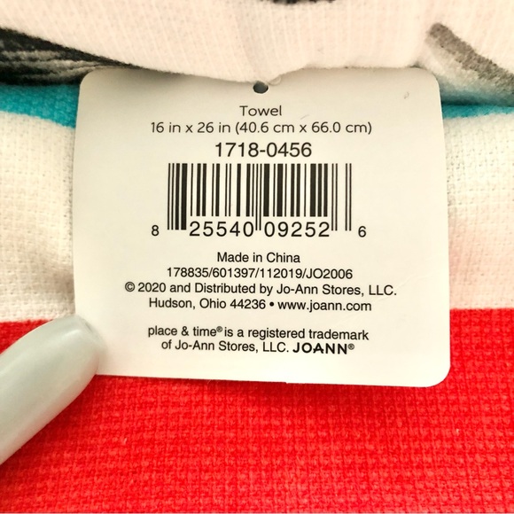 Set of 2 Fun Vacay Hand Towels NWT - Picture 2 of 3